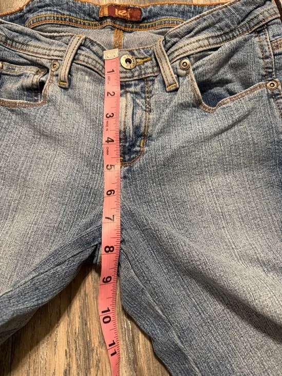 lei Light Blue Washed Capris Jeans - Picture 4 of 8